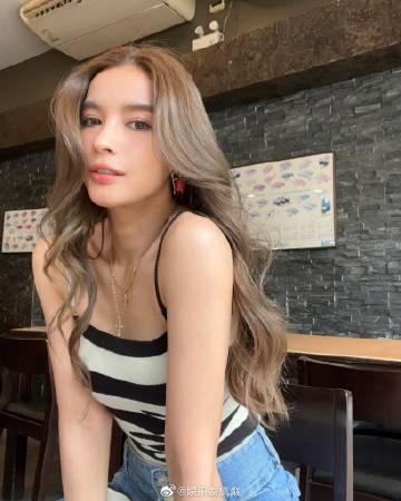 Vill Wannarot晒出出道旧照对比今昔，感叹14年演艺路时光飞逝