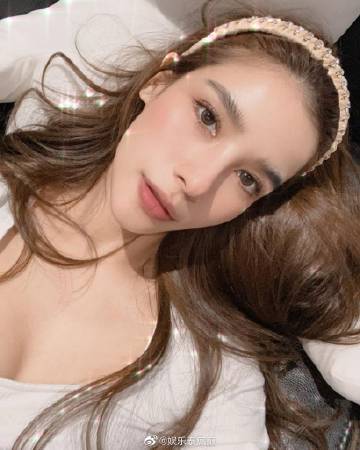 Vill Wannarot晒出出道旧照对比今昔，感叹14年演艺路时光飞逝