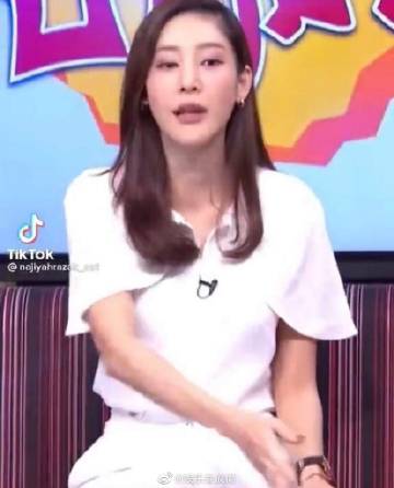 经纪人穿Tangmo旧衣再掀争议，网友怒批行为不当