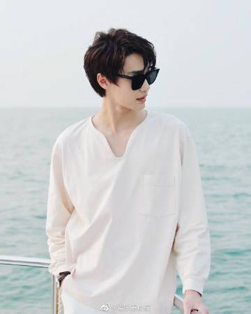 Dew Jirawat粉丝数破500万人气飙升，《流星花园》花泽类掀热潮