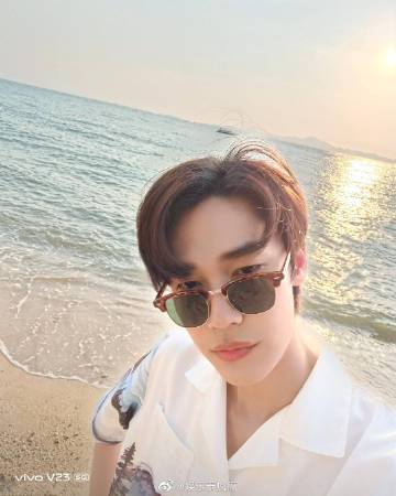 Dew Jirawat粉丝数破500万人气飙升，《流星花园》花泽类掀热潮