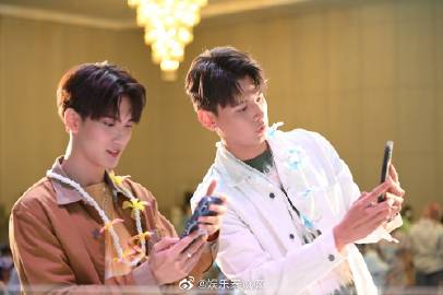 Ja Phachara与First Chalongrat合体办生日会，约定粉丝未来举办更大型活动