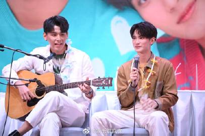 Ja Phachara与First Chalongrat合体办生日会，约定粉丝未来举办更大型活动