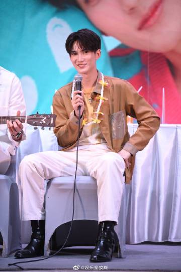 Ja Phachara与First Chalongrat合体办生日会，约定粉丝未来举办更大型活动