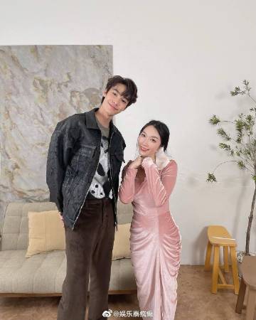 Dew Jirawat合照“被比高”真相曝光,萧泰后踩凳子引爆笑