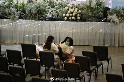 Tangmo Nida灵堂开放首日，经纪人Gatick现身痛哭后快闪离场
