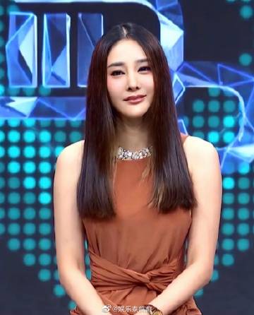 Tangmo Nida湄南河坠水失联，母亲崩溃守现场盼奇迹