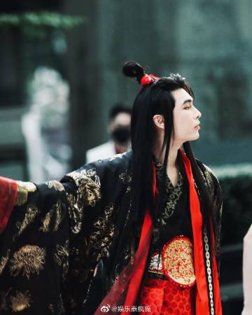 Mew Suppasit谈与Gulf Kanawut三周年未同框原因，预告将推国际合作新作