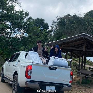 Gxxod Itthipat与Richy Oranate赴清迈山区捐物行善，崎岖山路成挑战