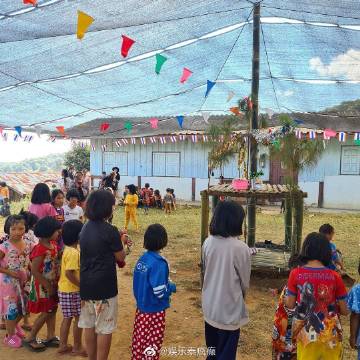 Gxxod Itthipat与Richy Oranate赴清迈山区捐物行善，崎岖山路成挑战