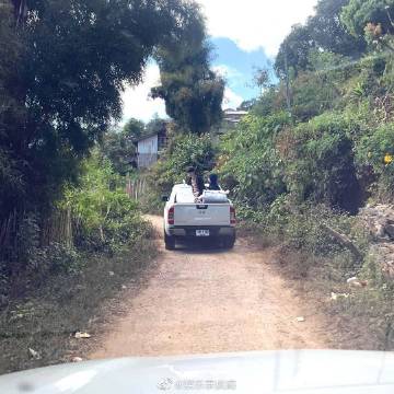 Gxxod Itthipat与Richy Oranate赴清迈山区捐物行善，崎岖山路成挑战