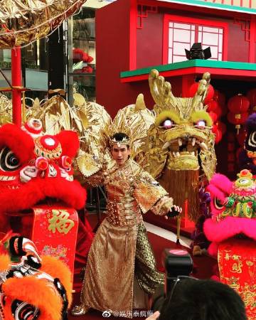 Nadech与Yaya合体亮相回应婚讯传闻，坦言求婚仍在考虑中