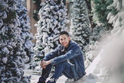 Singto Prachaya悼念母亲离世8周年，坦言仍深深思念