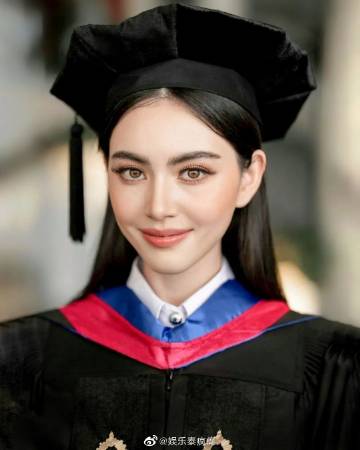 Mai Davika硕士毕业男友Ter甜蜜应援，调侃讨礼物超恩爱