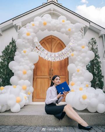 Mai Davika硕士毕业男友Ter甜蜜应援，调侃讨礼物超恩爱