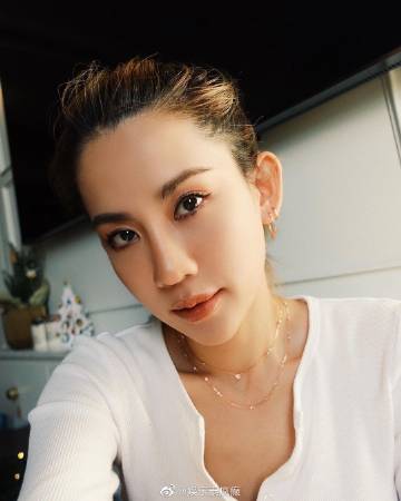 Ploy Pattrakorn否认插足Weir与Bella恋情,怒告网友近20项诉讼