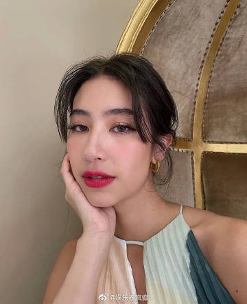 女星Mint Chalida确诊新冠入院治疗