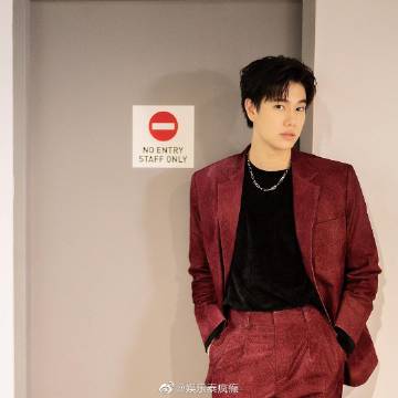 GMMTV艺人Phuwin Tangsakyuen确诊新冠轻症居家隔离