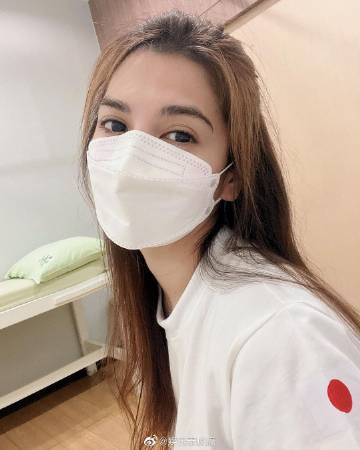 知名歌手Punch Vorakan确诊新冠入院治疗属轻症咳嗽有痰