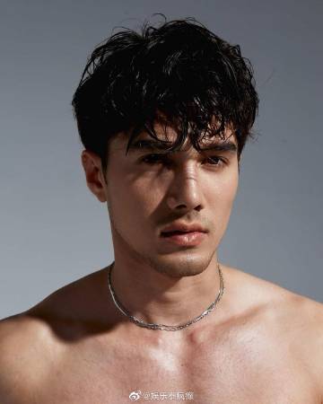 七台男星Mik Thongraya确诊新冠入院治疗工作延期至康复