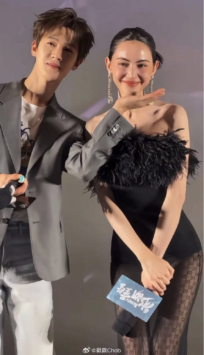 Mai Davika亮相中国 穿搭造型被吐槽