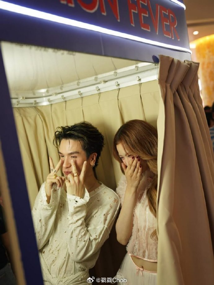 MEYOU删除合照！恋情生变信号明显