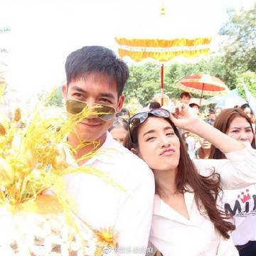 Min Pechaya晒海边性感照喊想脱单 粉丝留言盼与Weir发展恋情