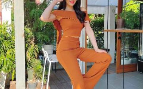 孕期Chompoo Araya罕见登台献唱同框PP Krit引惊喜 造型服装引热议被指价值不菲