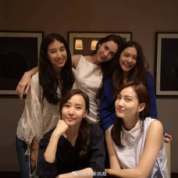 Furby姐妹帮Matt与Taew探望Mew新生女儿Marin 送满月礼物合体同框引粉丝惊喜