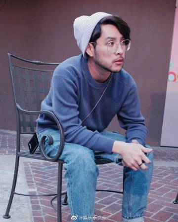 ROOM39前成员Tom Isara确诊新冠 与妻子检测后采取隔离防疫措施