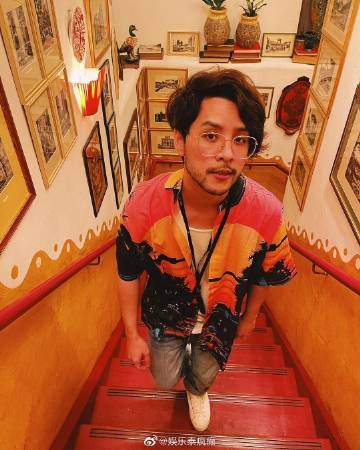 ROOM39前成员Tom Isara确诊新冠 与妻子检测后采取隔离防疫措施