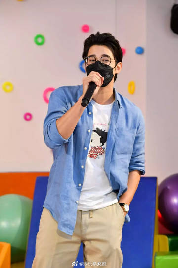 Mario Maurer与Gulf Kanawut合体出席儿童基金会活动 呼吁大众捐款助残障儿童医疗