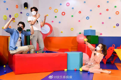 Mario Maurer与Gulf Kanawut合体出席儿童基金会活动 呼吁大众捐款助残障儿童医疗