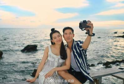 Bella证实与Weir已分手 称和平分开无第三者仍保持亲密关系