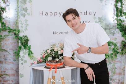 Mik Thongraya29岁生日获电视台与粉丝应援 广告屏惊喜打卡发文致谢