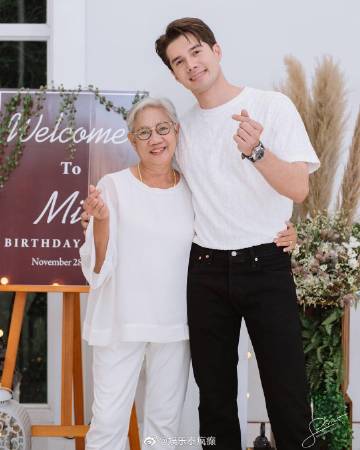 Mik Thongraya29岁生日获电视台与粉丝应援 广告屏惊喜打卡发文致谢