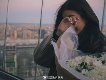 Prang Kannarun与Two Pee爱情长跑十年终获求婚成功 美国浪漫下跪求婚获祝福