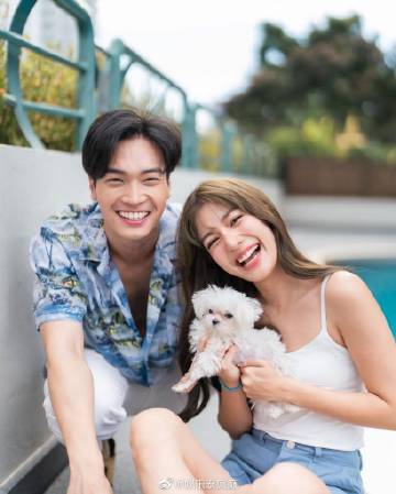 Oab Oabnithi否认“怕女友”传闻 称与Alrisa Maprang感情稳定强调彼此尊重