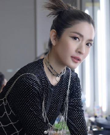 Aff Taksaorn回应恋情传闻否认有新欢 称目前仍单身粉碎“T姓男友”猜测