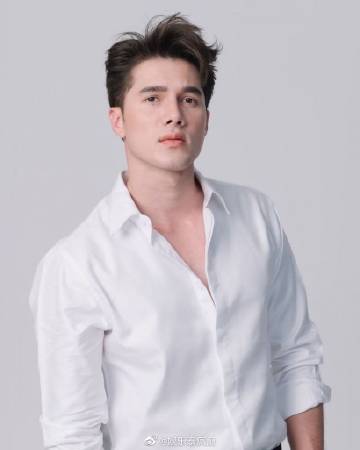 Mik Thongraya北标府老家遭洪水侵袭 一楼进水母亲已乘船撤离保平安