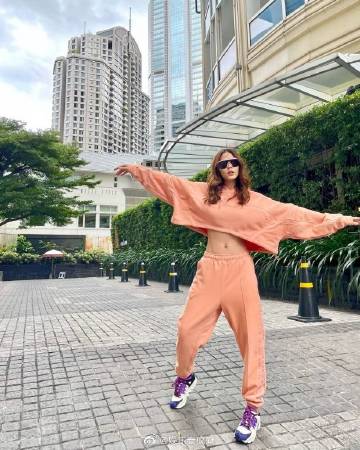 Chompoo Araya晒超声波照宣布怀孕 喜讯曝光获亲友粉丝祝福