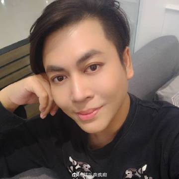 Max Jirayut痛哭认当事人身份引发舆论反转 爆料记者Tao TV Pool遭抵制争议持续升级