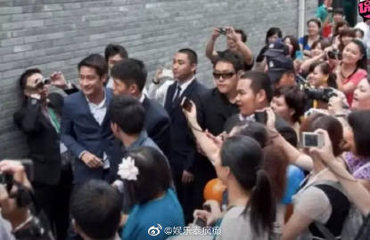 Pong Nawat自曝在中国工作经历曾乔装戴假发避人群出机场 感谢粉丝支持