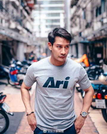 Pong Nawat自曝在中国工作经历曾乔装戴假发避人群出机场 感谢粉丝支持