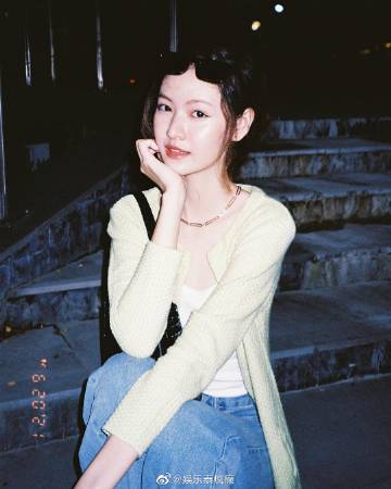 GMMTV女星Prigkhing Sureeyares确诊新冠 经纪公司称疑似家人传染目前居家隔离无明显症状