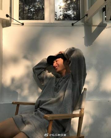 Gun Atthaphan社交平台粉丝突破400万 粉丝发起话题庆祝送上祝福