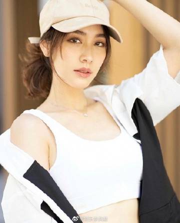 Min Pechaya开设新社交账号发耐人寻味内容 引发与男友感情生变猜测