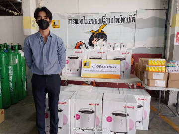 Earth Pirapat慈善拍卖筹近90万泰铢 捐赠医疗设备回馈医院获赞