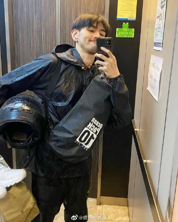Mike Chinnarat喜提人生首辆轿车晒照庆祝发文称“以后出门不用淋雨”获祝福