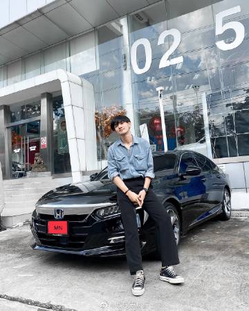 Mike Chinnarat喜提人生首辆轿车晒照庆祝发文称“以后出门不用淋雨”获祝福